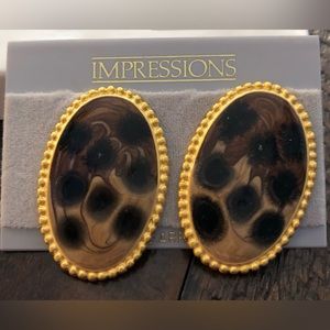 Beautiful vintage print CLIP ON EARRINGS! Gold and earth tones NWT